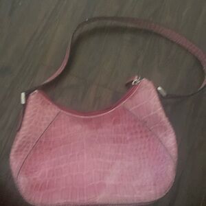 it’s a hand bag and i’m good condition
